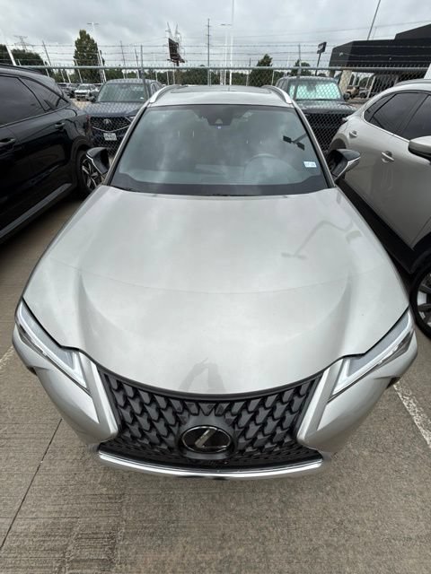 Used 2021 Lexus UX 200 w/ Premium Package FWD image 4