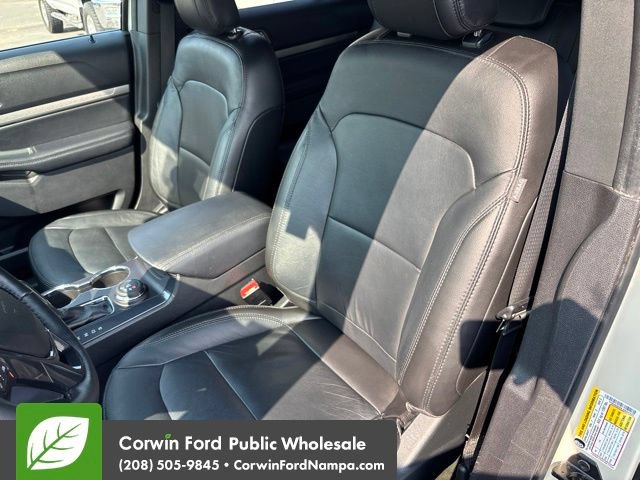 Used 2018 Ford Explorer XLT w/ Equipment Group 202A AWD/4WD image 24