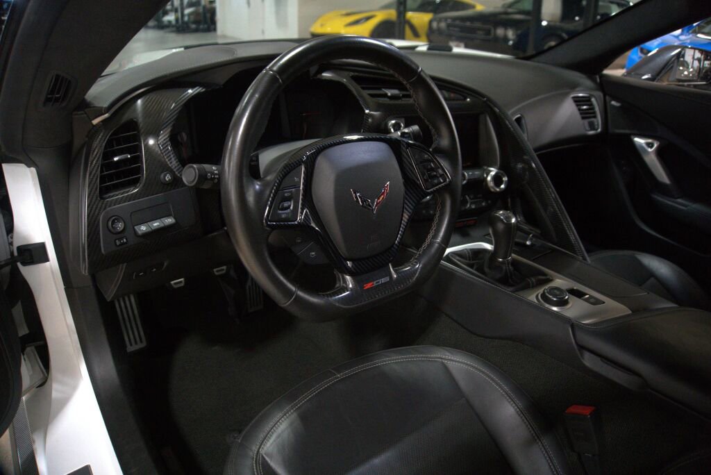 Used 2015 Chevrolet Corvette Z06 w/ 3LZ Preferred Equipment Group image 39