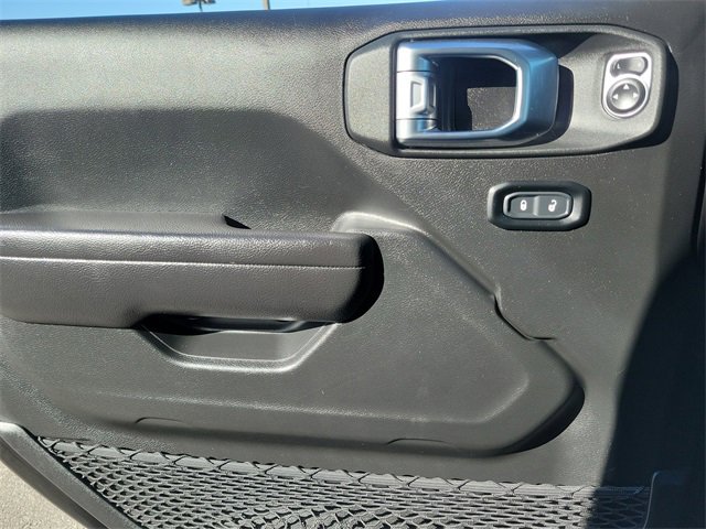 Used 2023 Jeep Gladiator Mojave w/ Cold Weather Group image 20