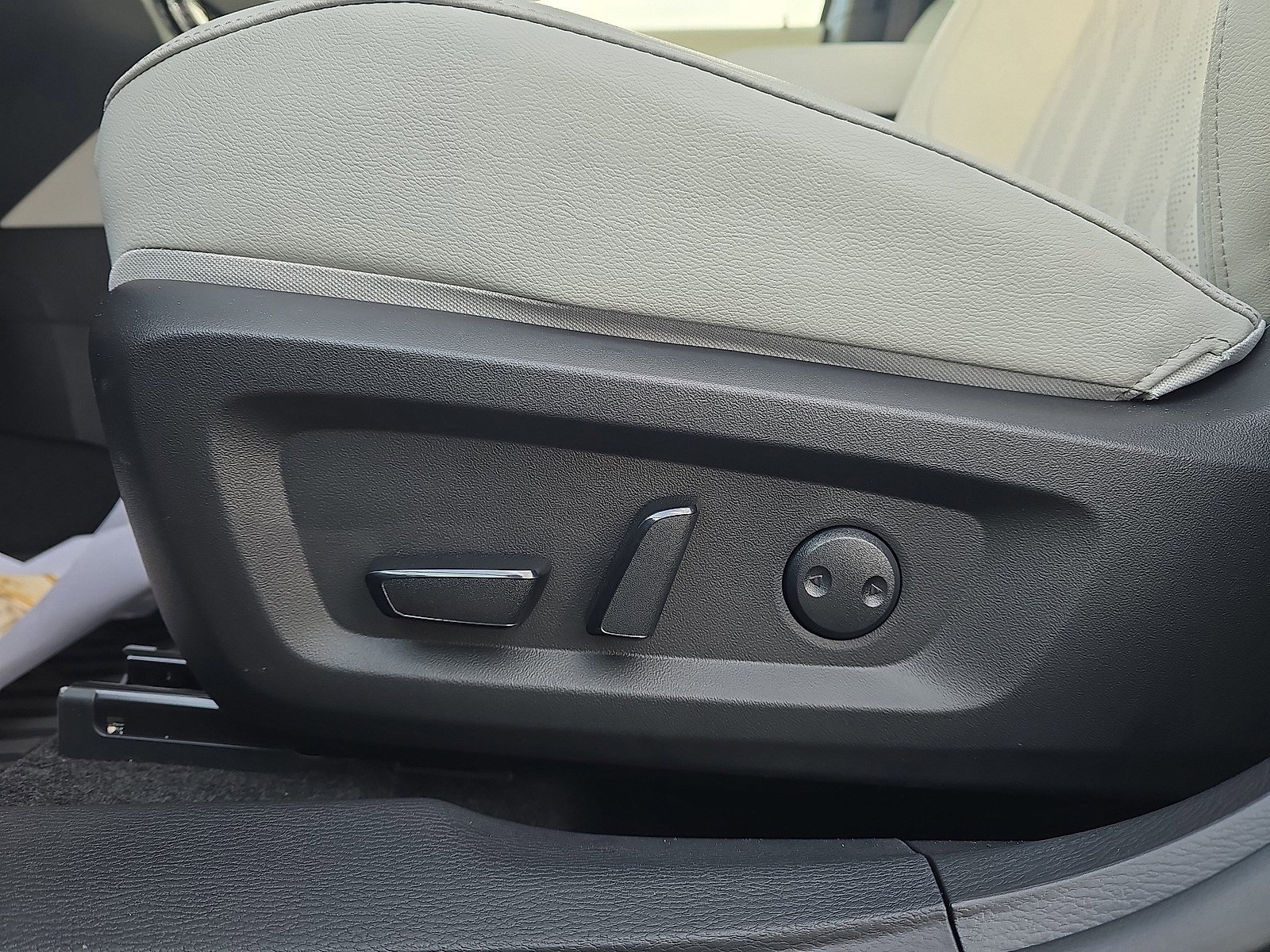 New 2026 Mitsubishi Outlander SEL AWD/4WD image 13