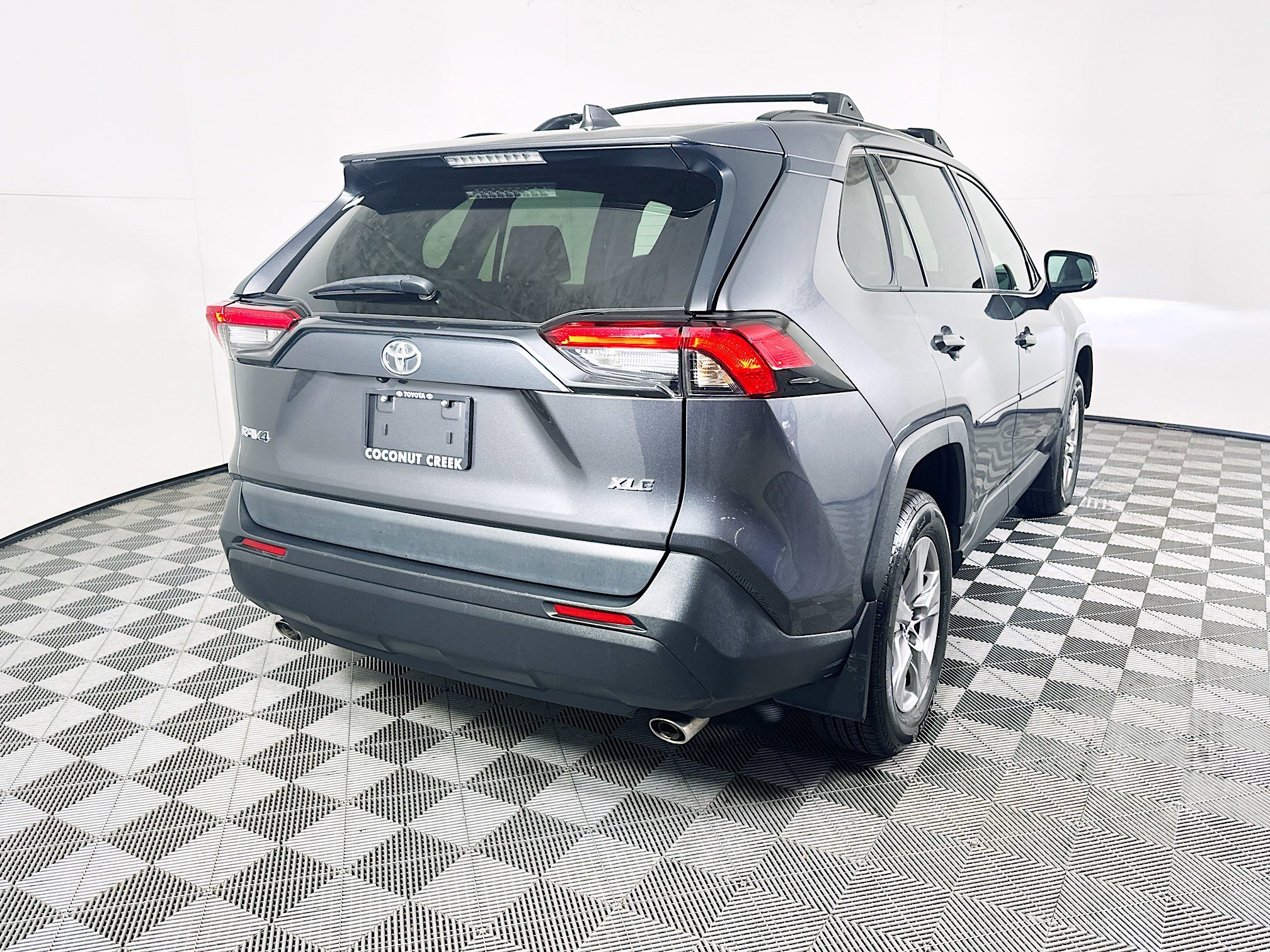 Used 2023 Toyota RAV4 XLE FWD image 3