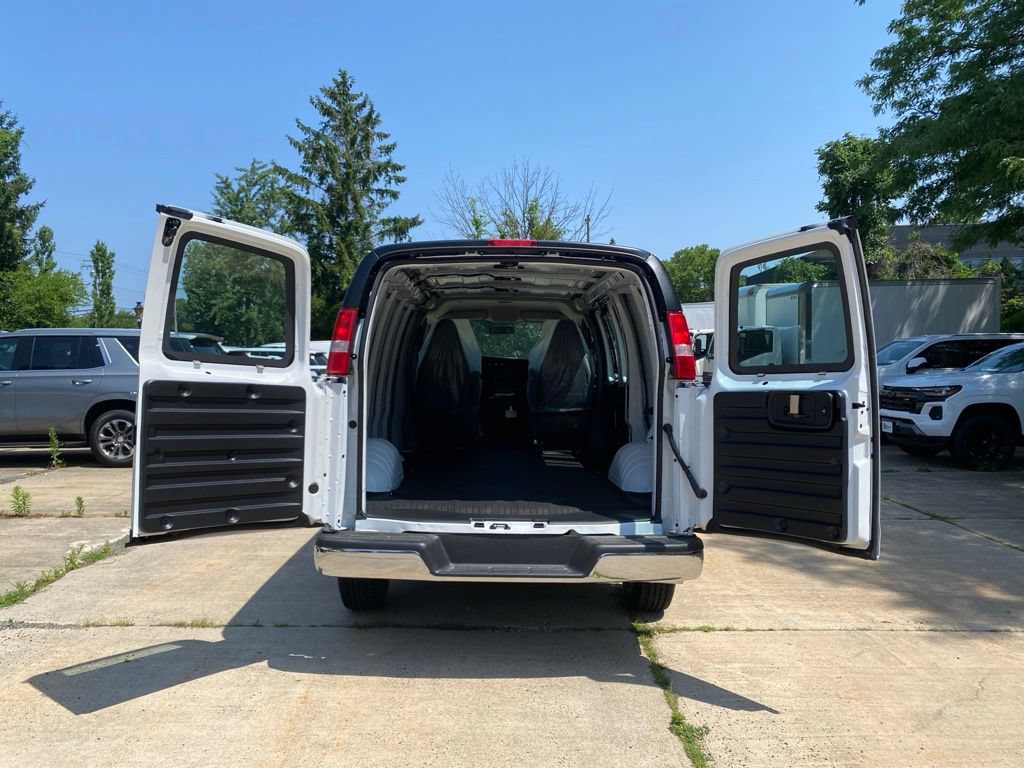 New 2026 Chevrolet Express 2500 w/ Driver Convenience Package RWD image 10