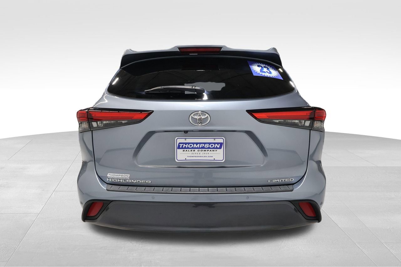 Used 2023 Toyota Highlander Limited image 3