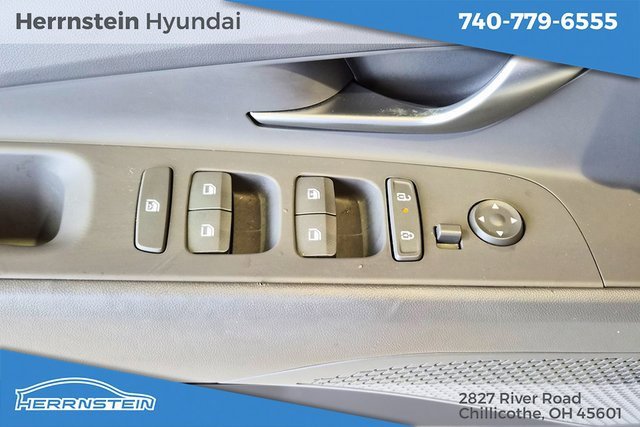 Used 2024 Hyundai Elantra SE image 17