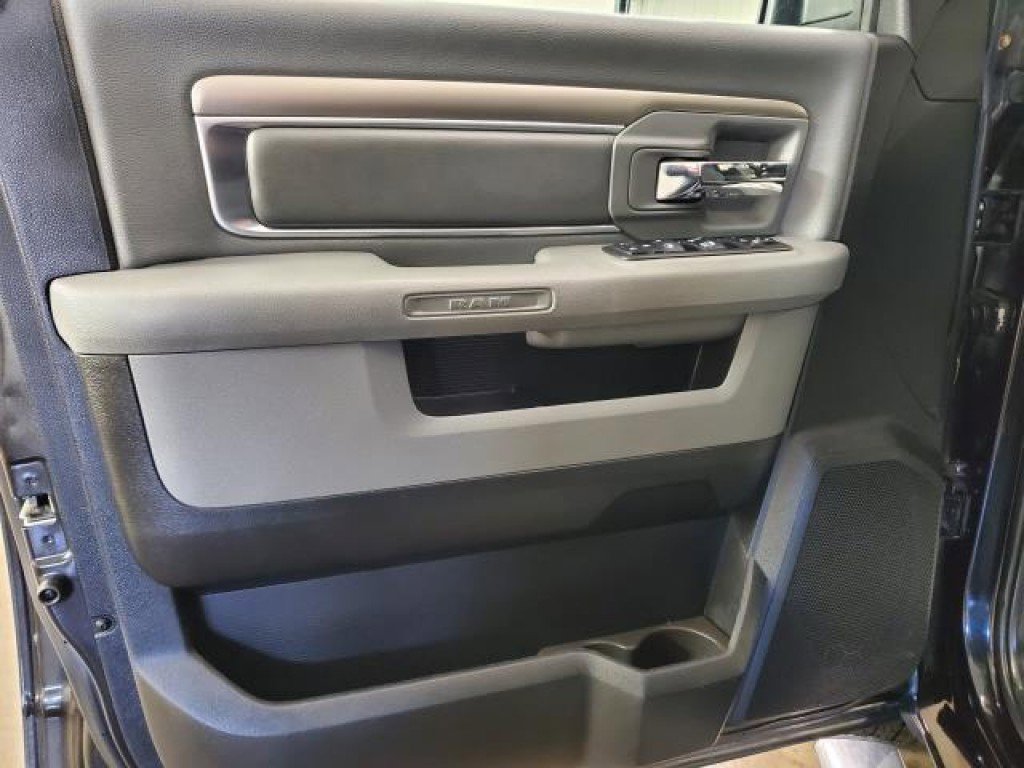 Used 2017 RAM 1500 Classic SLT w/ Luxury Group image 11