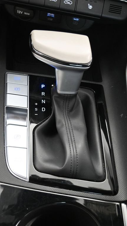 Used 2025 Hyundai Elantra Limited FWD image 32