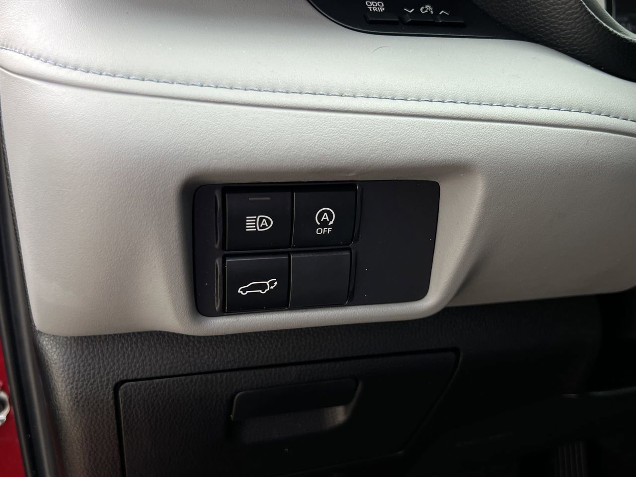 Used 2024 Toyota Highlander LE FWD image 13