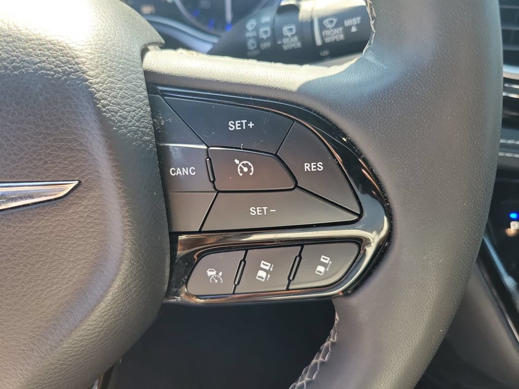 Used 2024 Chrysler Pacifica Touring FWD image 19