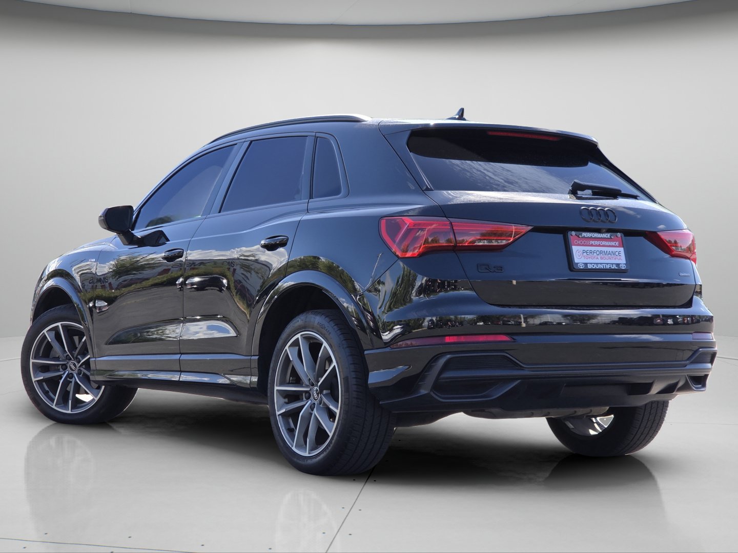 Used 2022 Audi Q3 2.0T Premium w/ Black Optic Sport Package AWD/4WD image 21