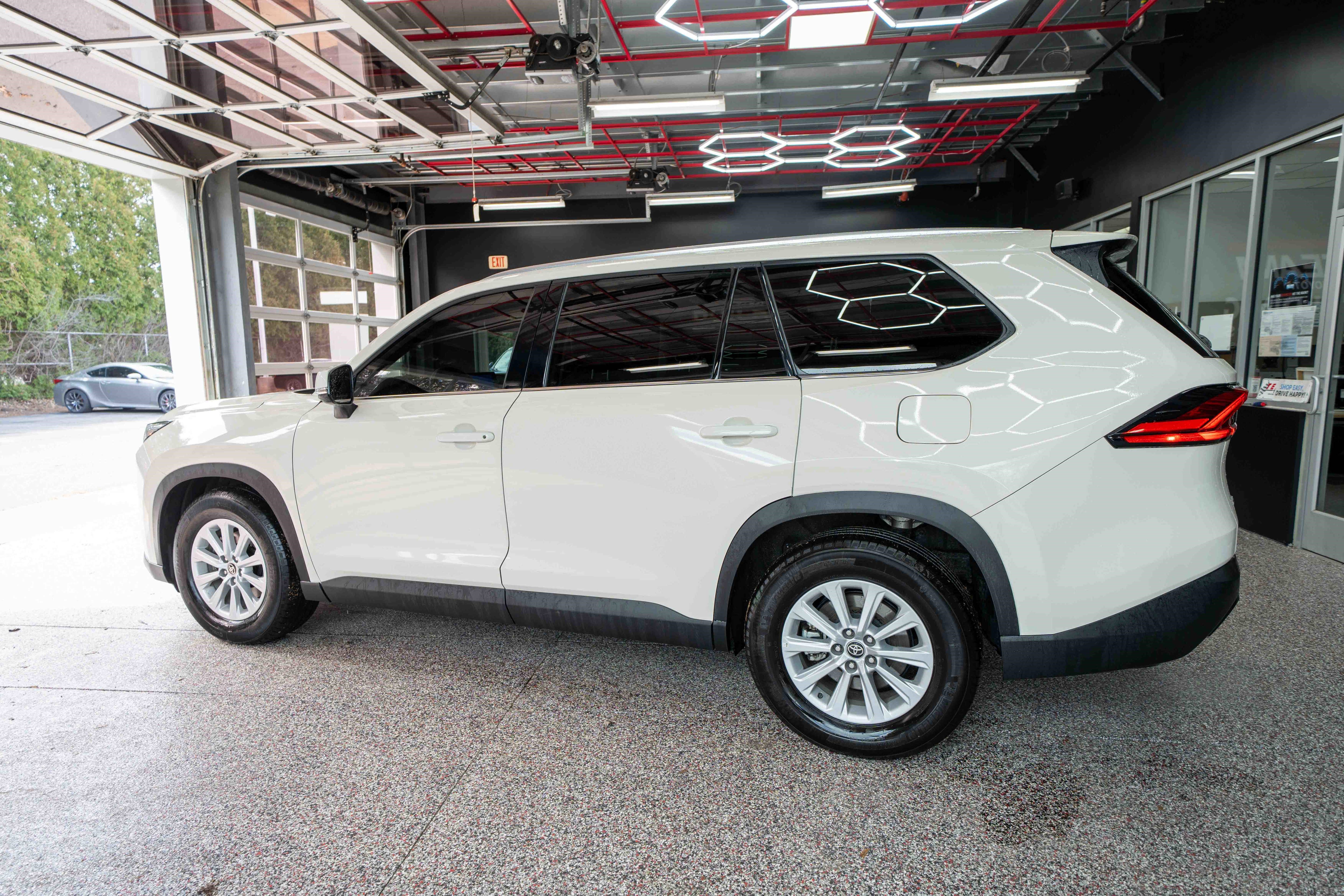 Used 2024 Toyota Grand Highlander XLE image 2
