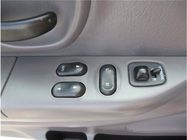 Used 2000 Ford F150 XLT AWD/4WD image 9