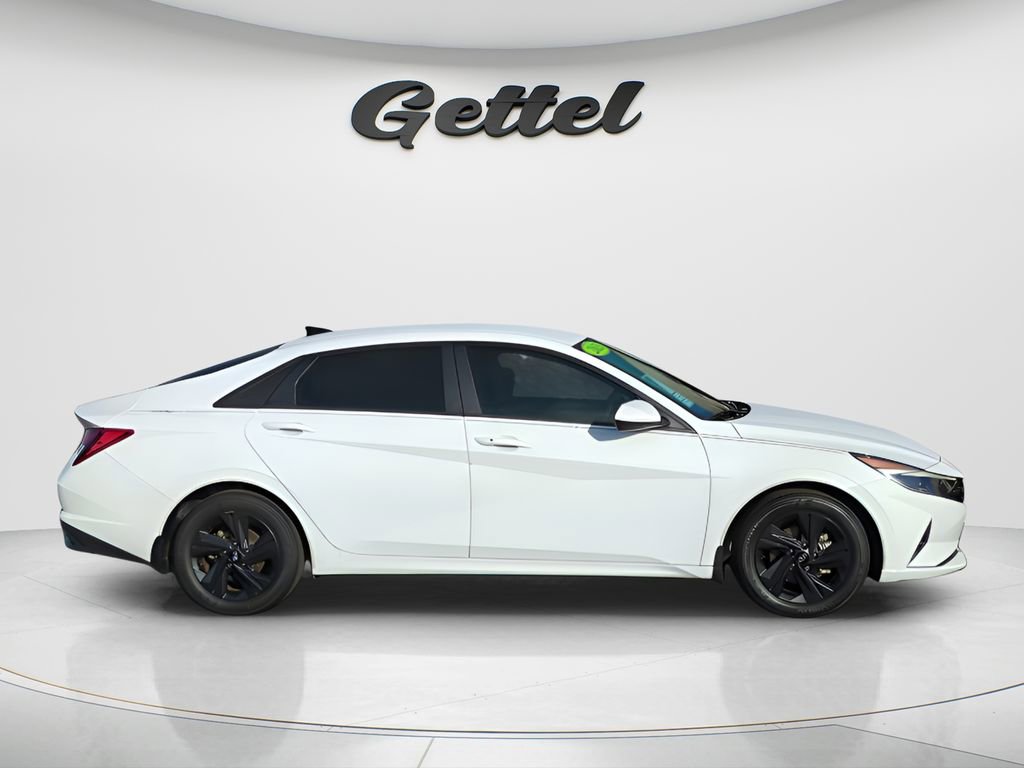 Used 2023 Hyundai Elantra SEL image 3