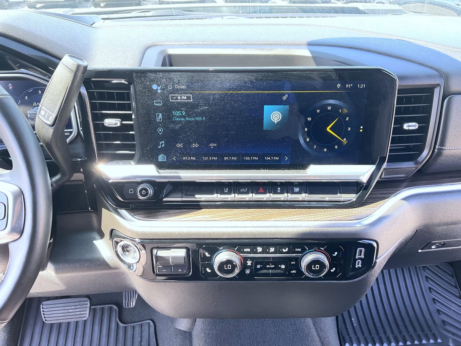 Used 2025 Chevrolet Silverado 2500 LT w/ Convenience Package image 14