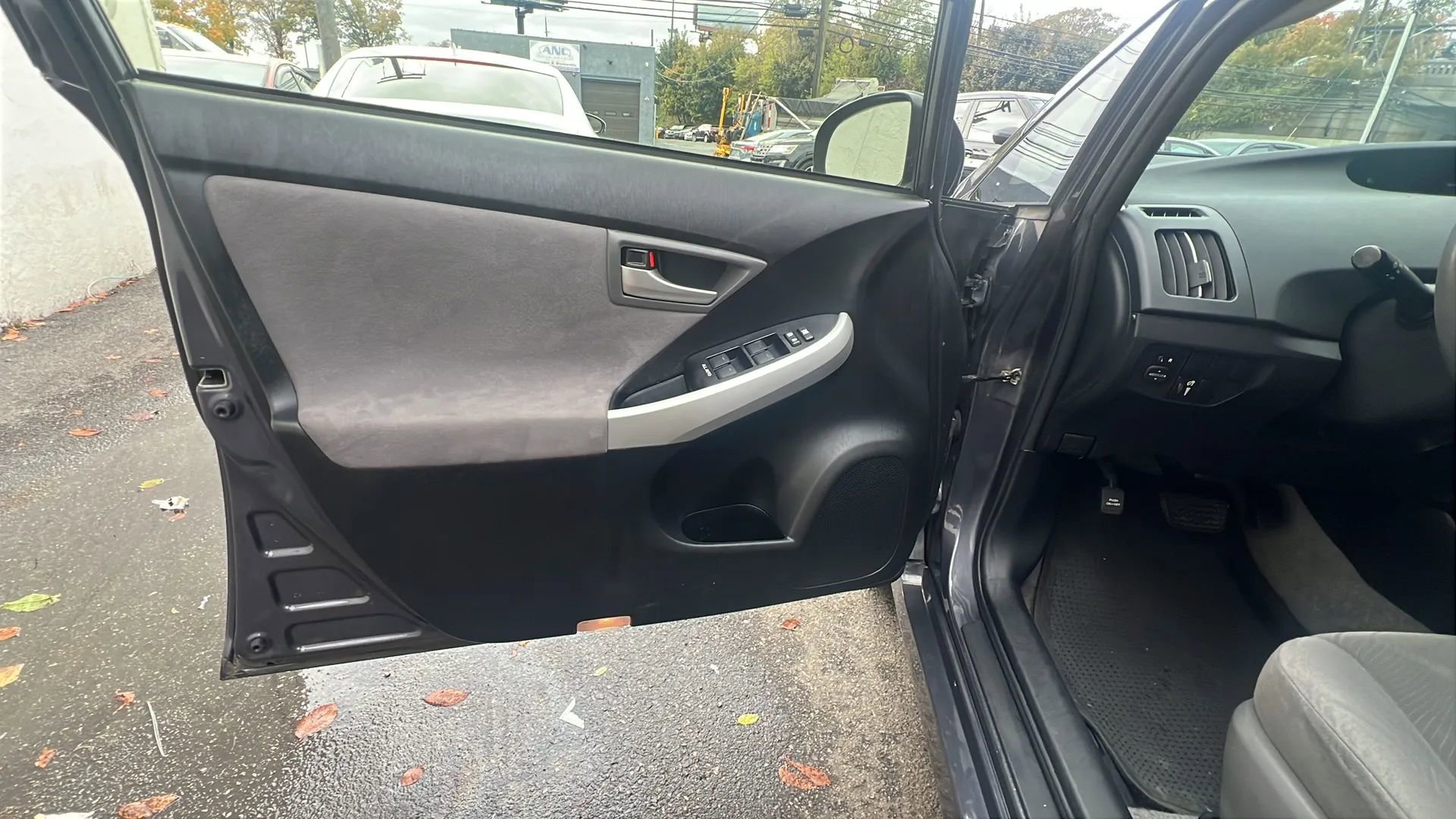 Used 2014 Toyota Prius One image 20