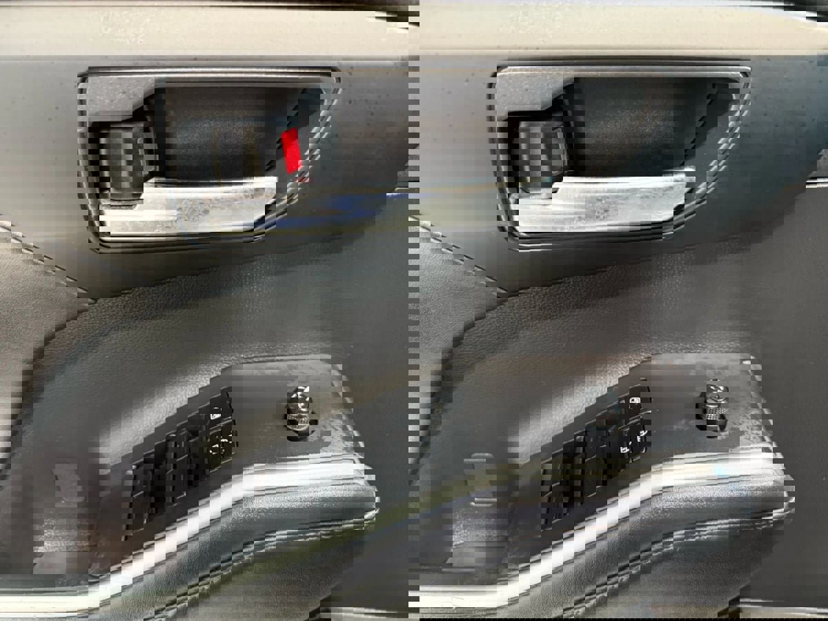 Used 2023 Toyota Highlander XLE image 12