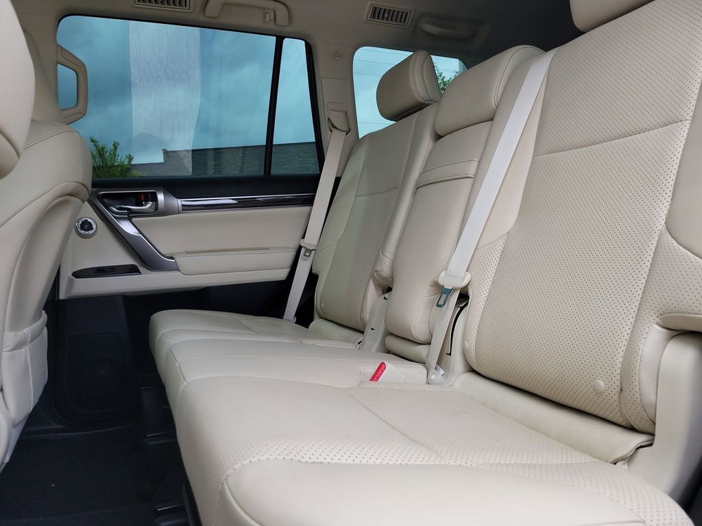 Used 2023 Lexus GX 460 Luxury w/ Accessory Package image 10
