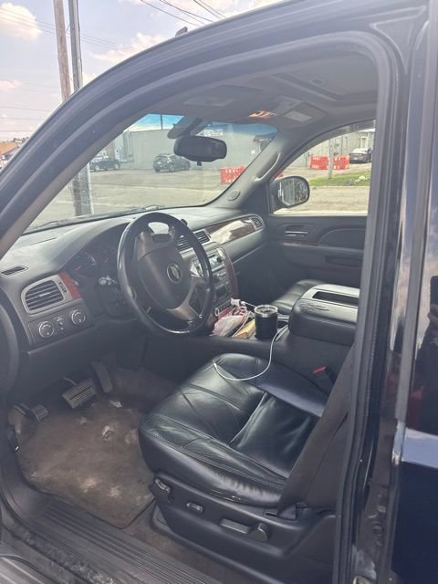 Used 2011 Chevrolet Suburban LT AWD/4WD image 7