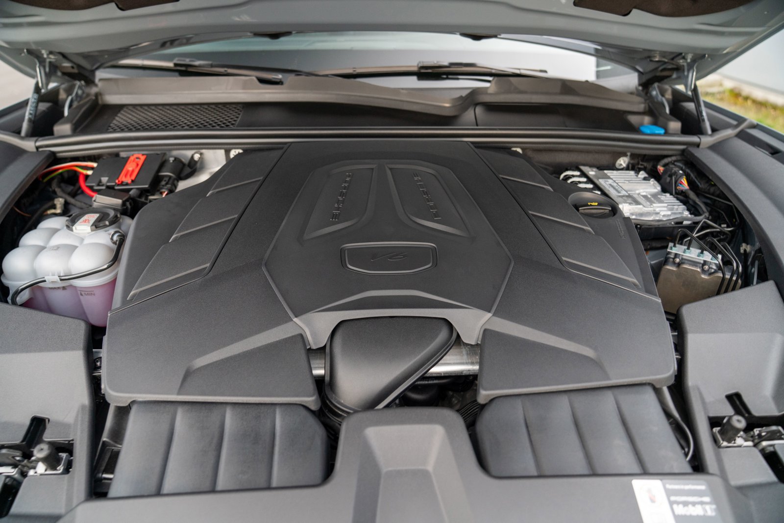 Certified 2026 Porsche Cayenne AWD/4WD image 27