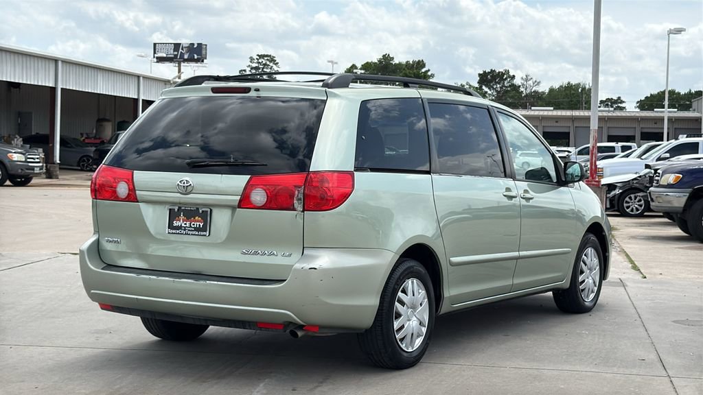Used 2010 Toyota Sienna LE FWD image 5