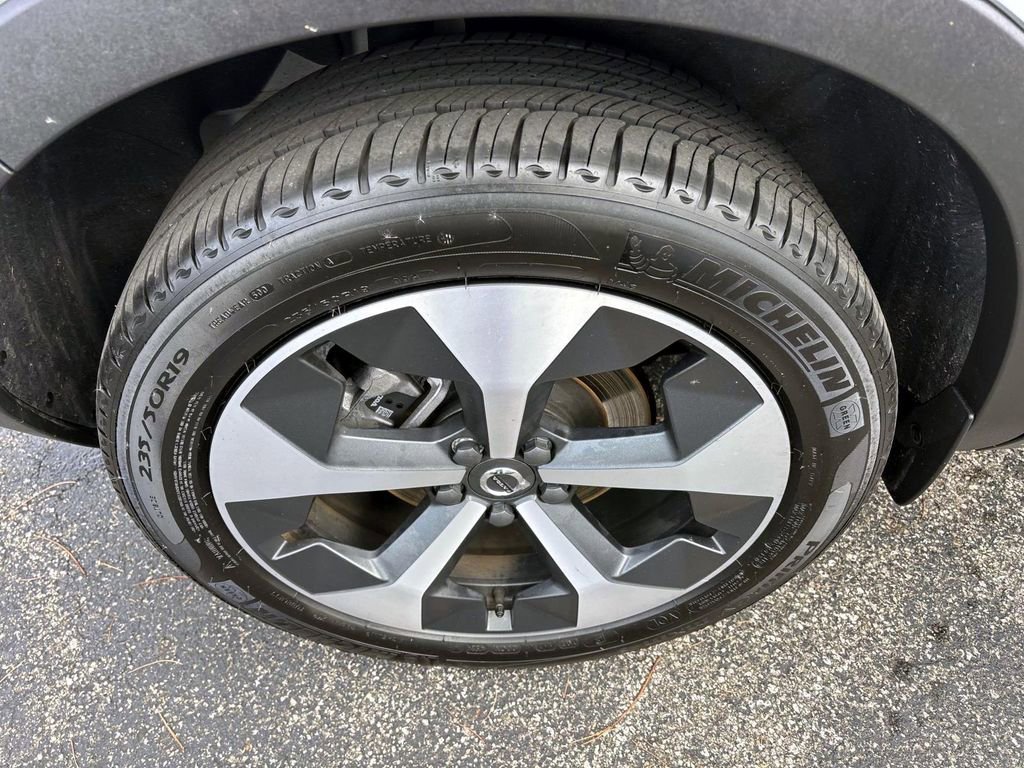 Used 2025 Volvo XC40 B5 Core w/ Protection Package Premier image 10