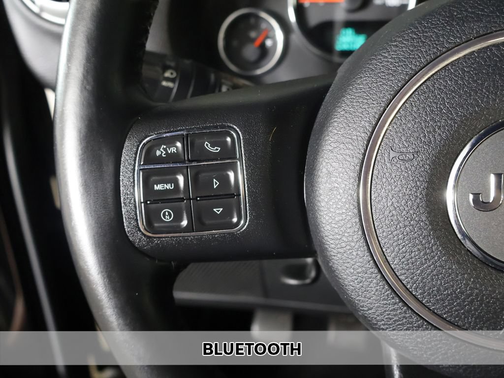 Used 2016 Jeep Wrangler Unlimited Sahara w/ Connectivity Group AWD/4WD image 4