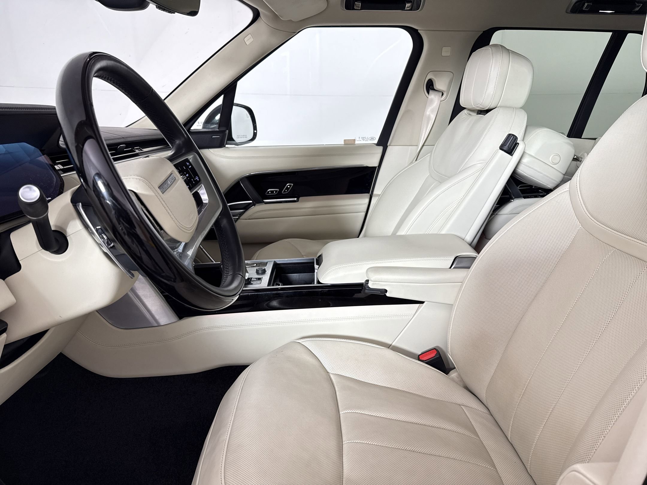 Used 2023 Land Rover Range Rover SE image 5