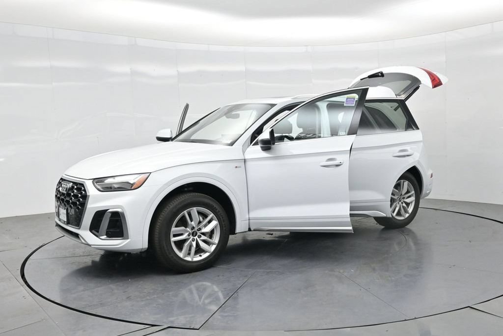 Used 2023 Audi Q5 2.0T Premium w/ Convenience Package AWD/4WD image 39