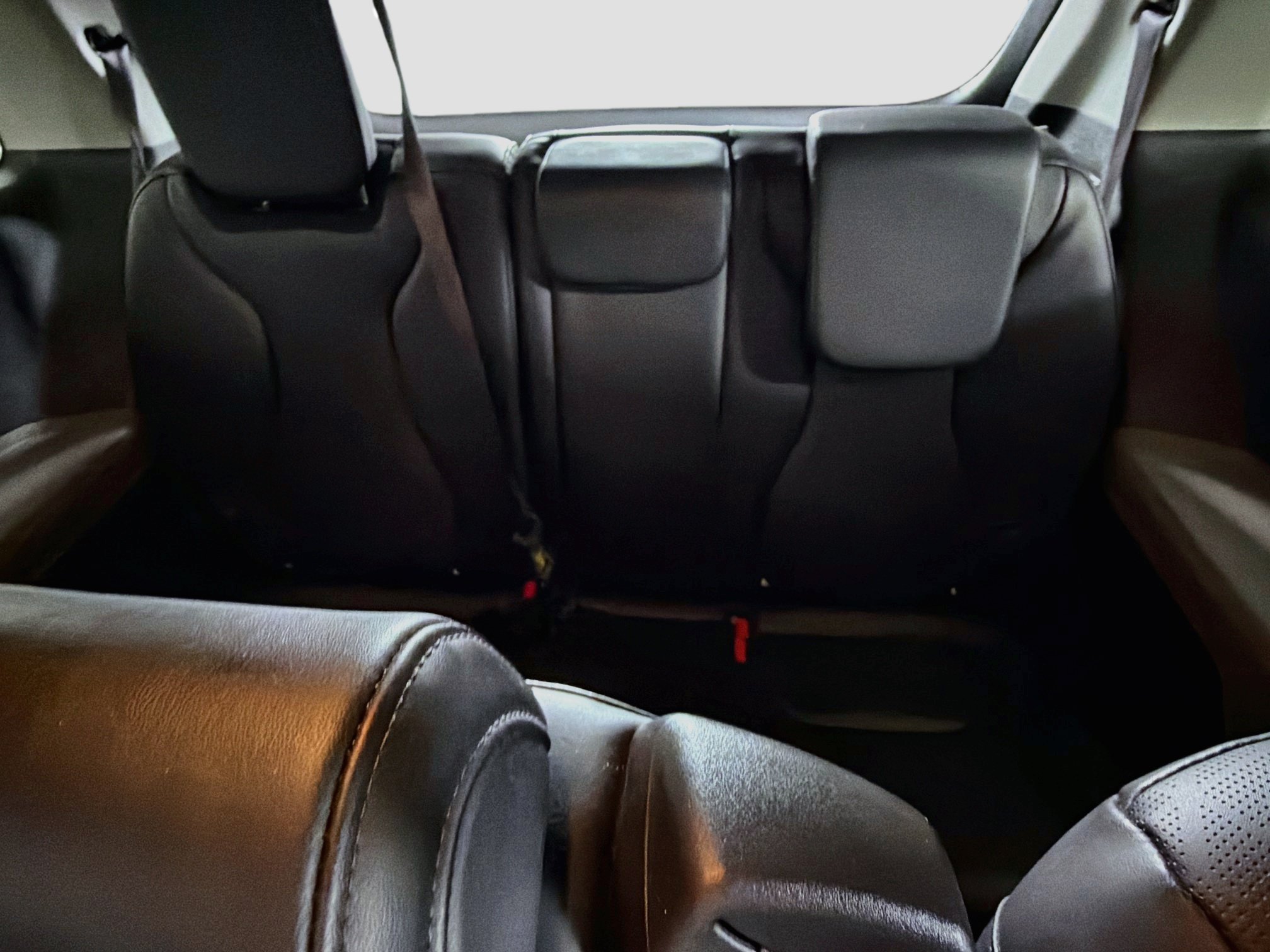 Used 2025 Kia Carnival FWD image 28