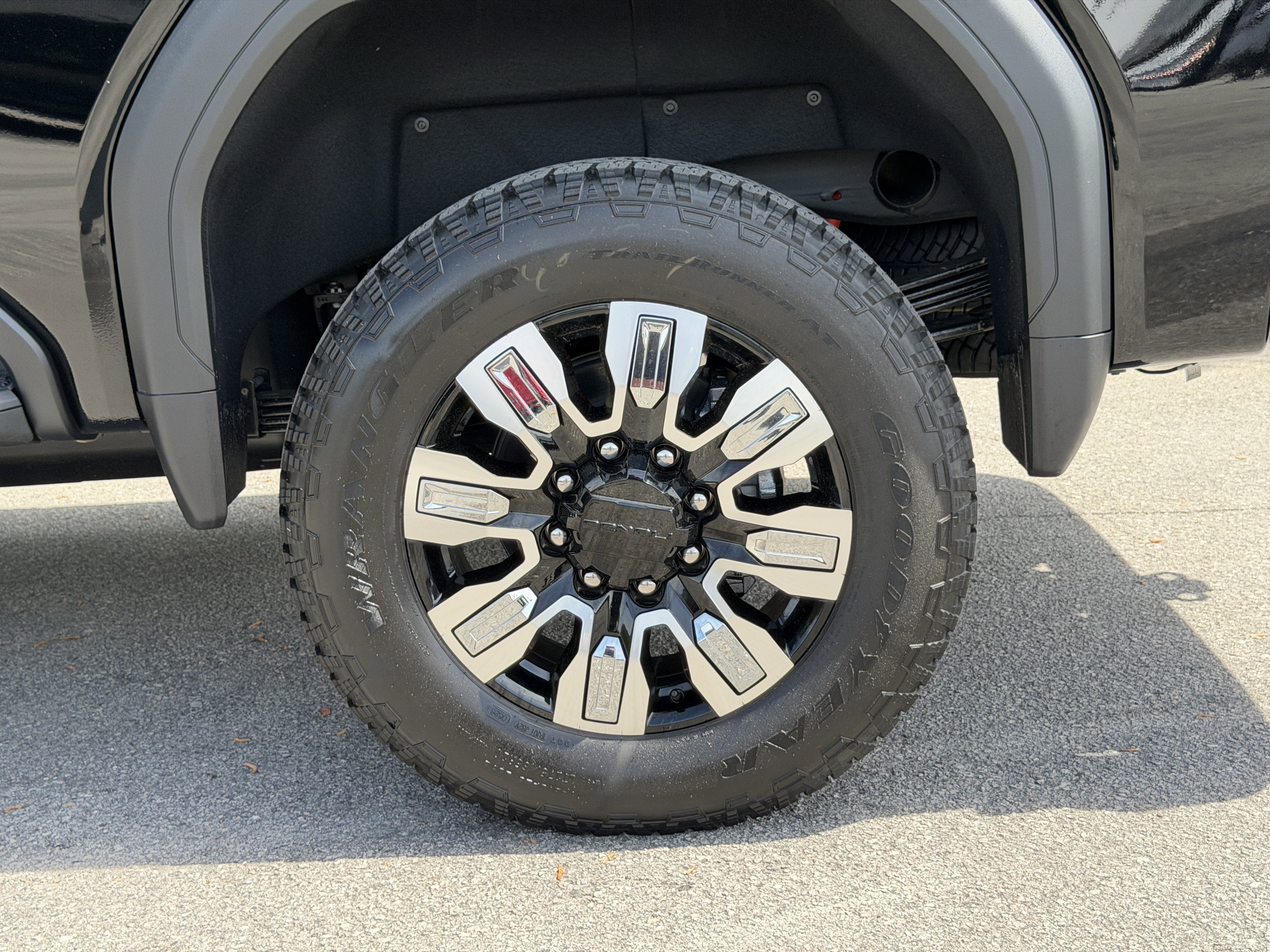 New 2026 GMC Sierra 2500 Denali w/ Denali Reserve Package image 11