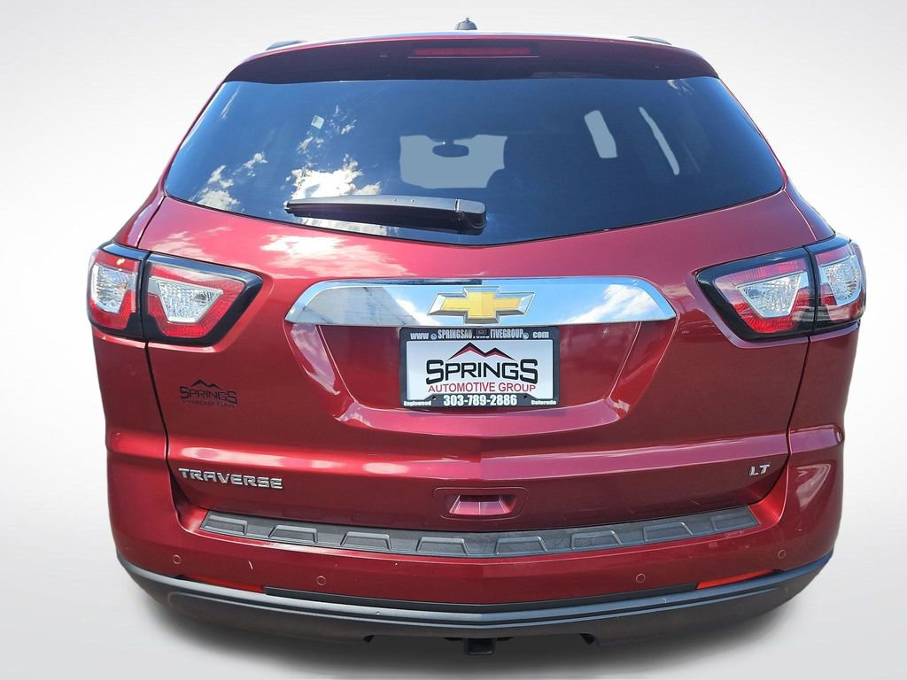 Used 2017 Chevrolet Traverse LT w/ Style and Technology Package FWD image 4