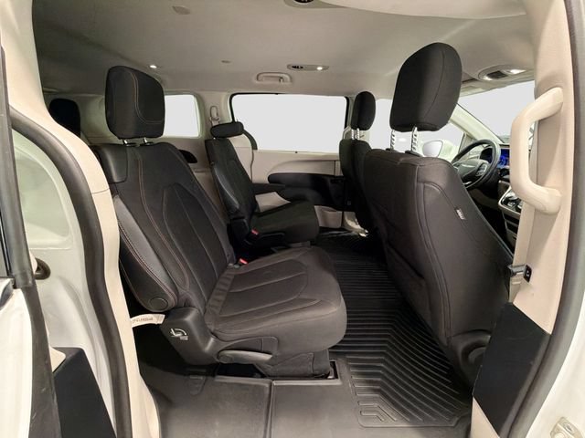 Used 2019 Chrysler Pacifica Touring Plus w/ Advanced Safetytec Group FWD image 24