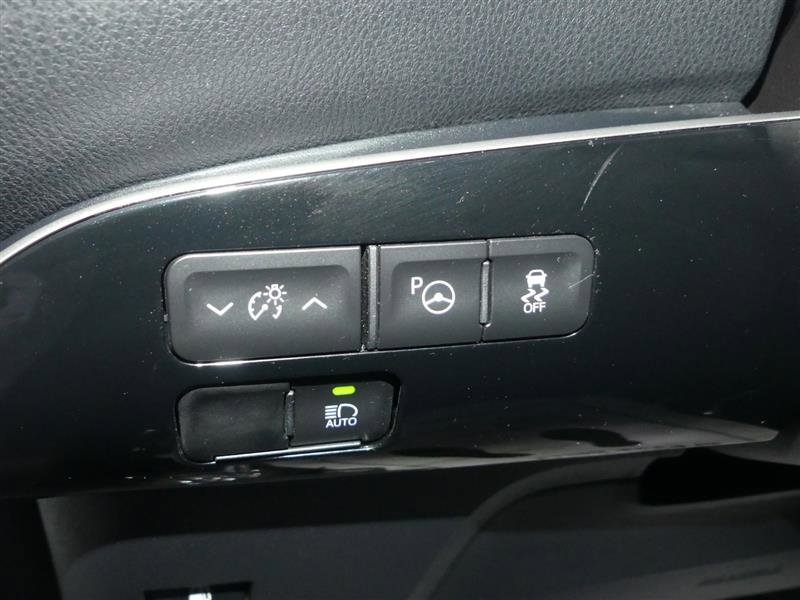 Used 2022 Toyota Prius AWD image 29