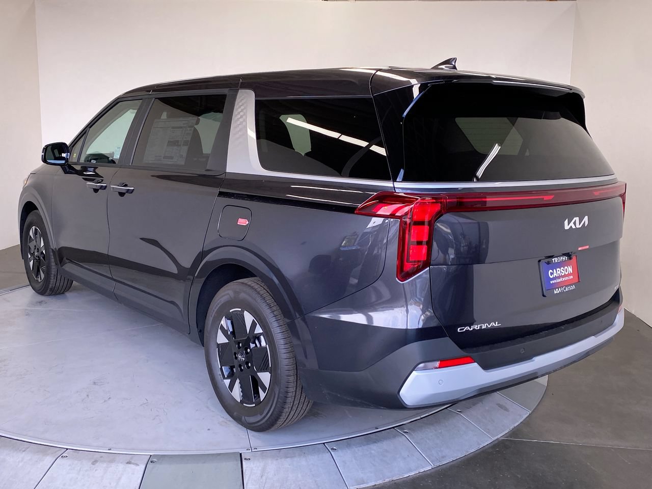 New 2027 Kia Carnival LXS FWD image 3
