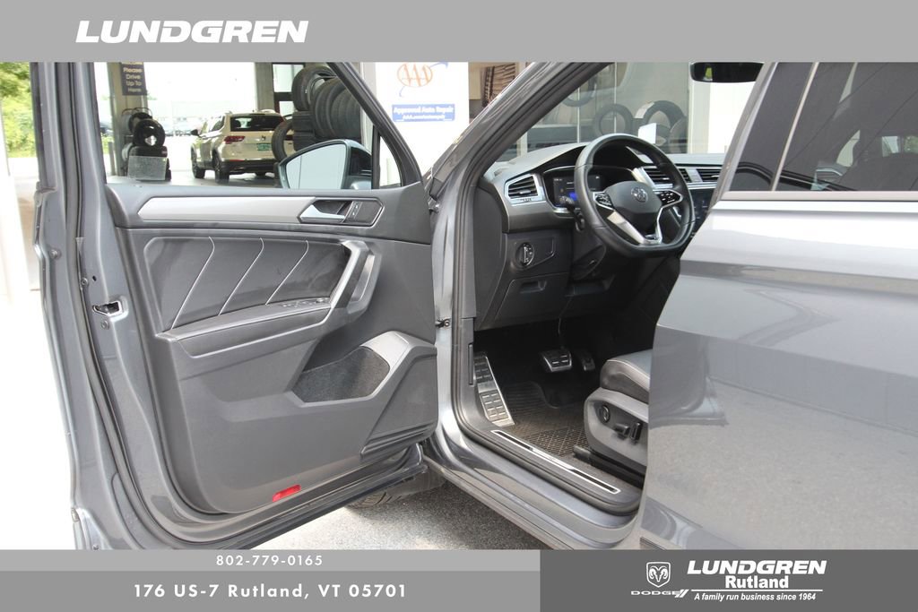 Used 2023 Volkswagen Tiguan SE R-Line AWD/4WD image 11