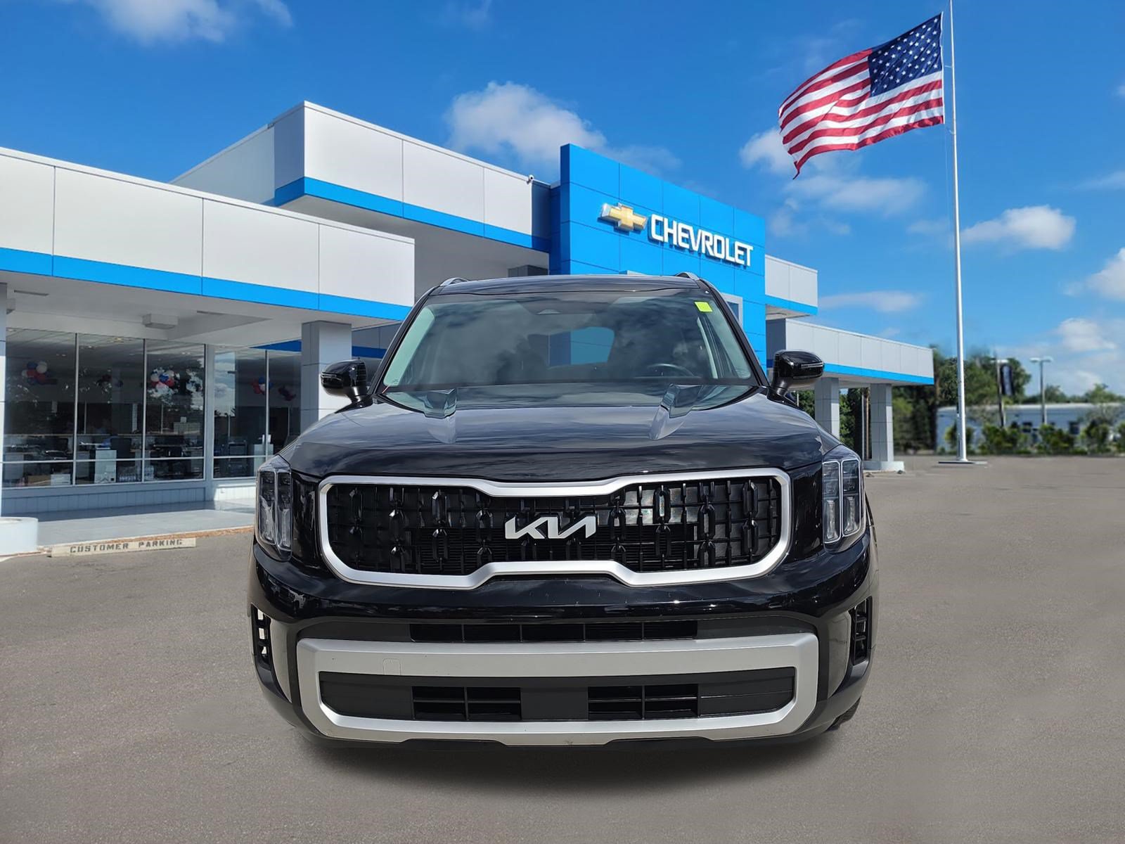 Used 2023 Kia Telluride EX w/ EX Captain's Chair Package AWD/4WD image 3