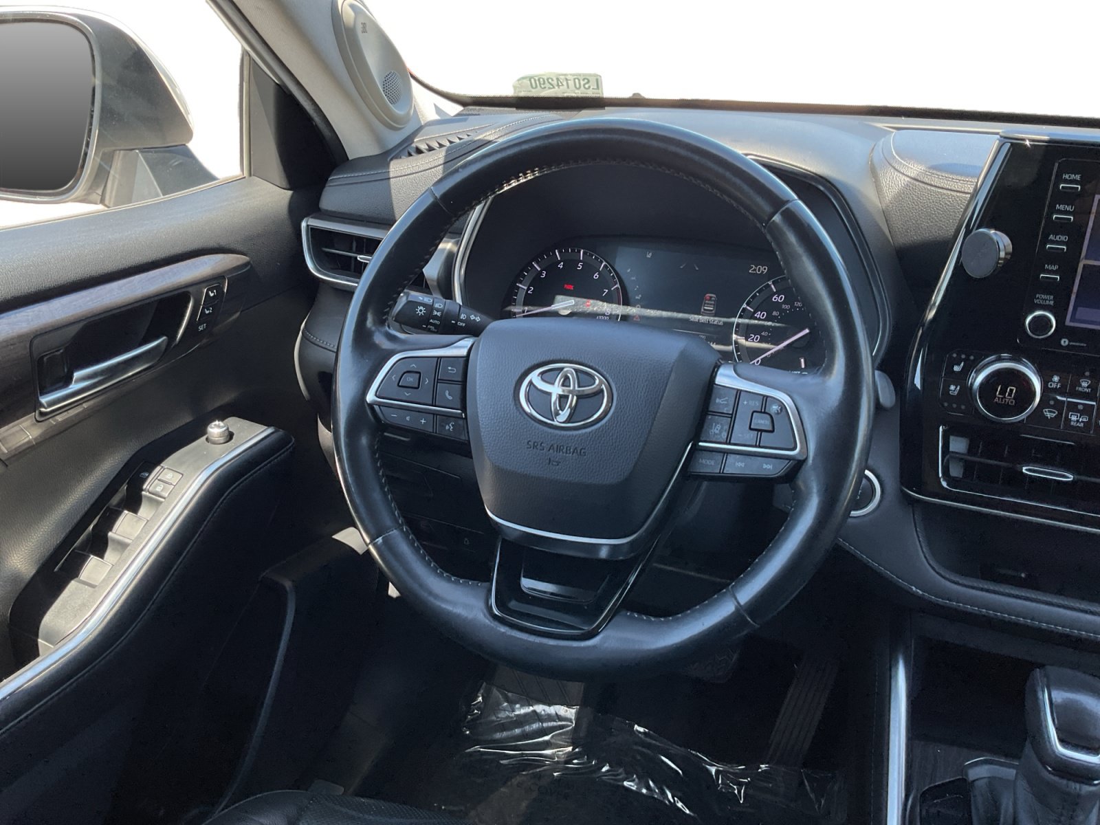 Used 2020 Toyota Highlander Limited FWD image 11