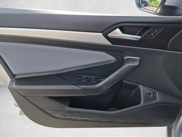 Used 2025 Volkswagen Jetta SE FWD image 10