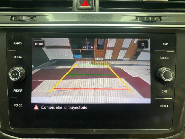 Used 2018 Volkswagen Tiguan SE AWD/4WD image 25