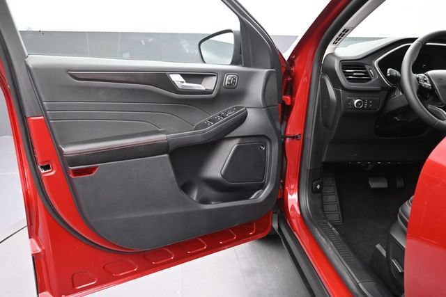 Used 2022 Ford Escape SEL w/ SEL Stealth AWD Package image 17