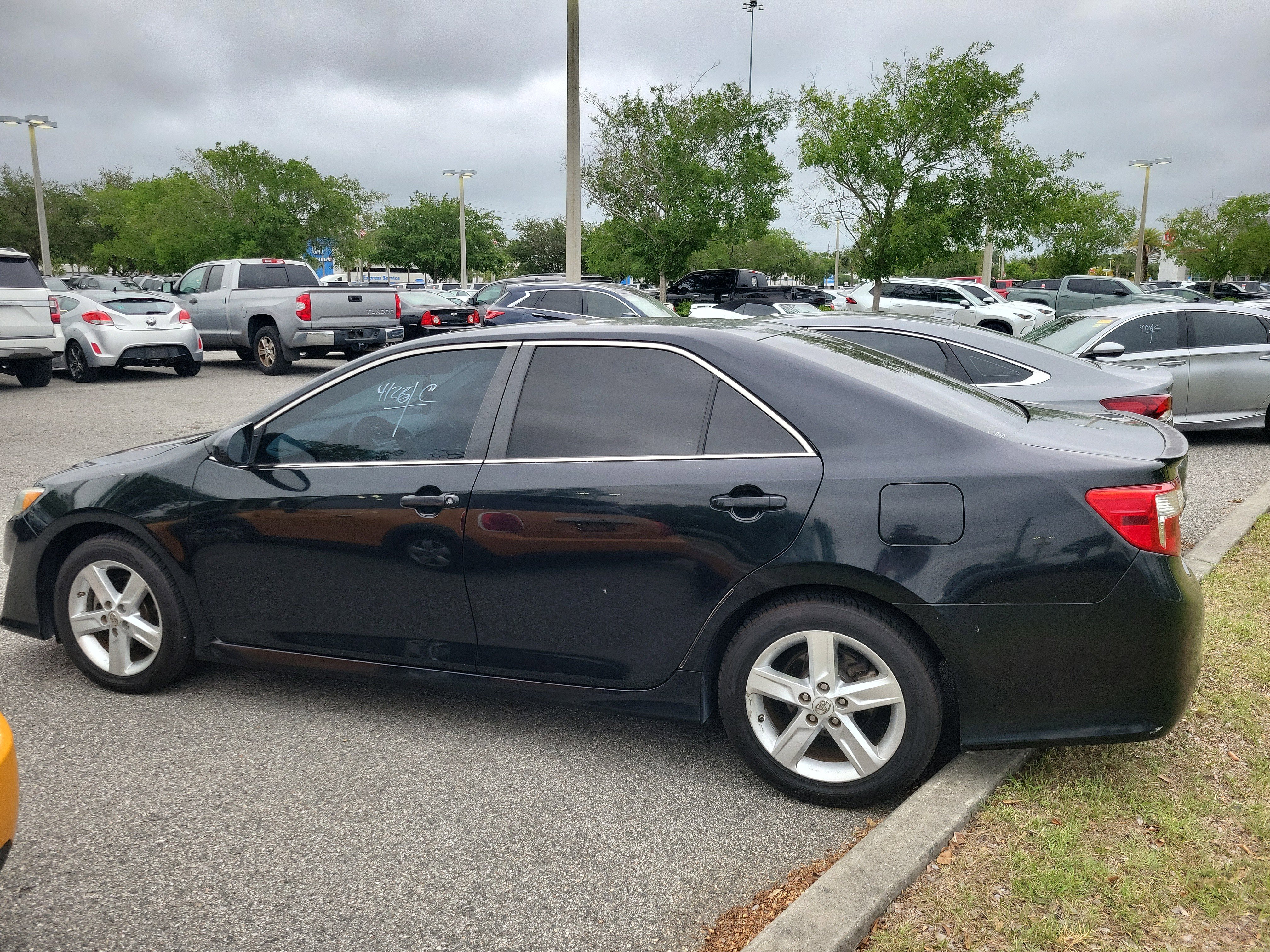 Used 2013 Toyota Camry SE FWD image 22