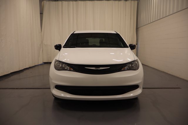 New 2026 Chrysler Voyager LX image 3