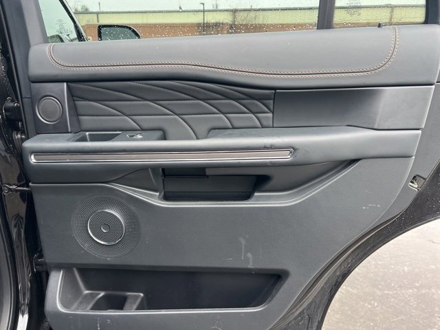 Used 2023 Ford Expedition Platinum image 13