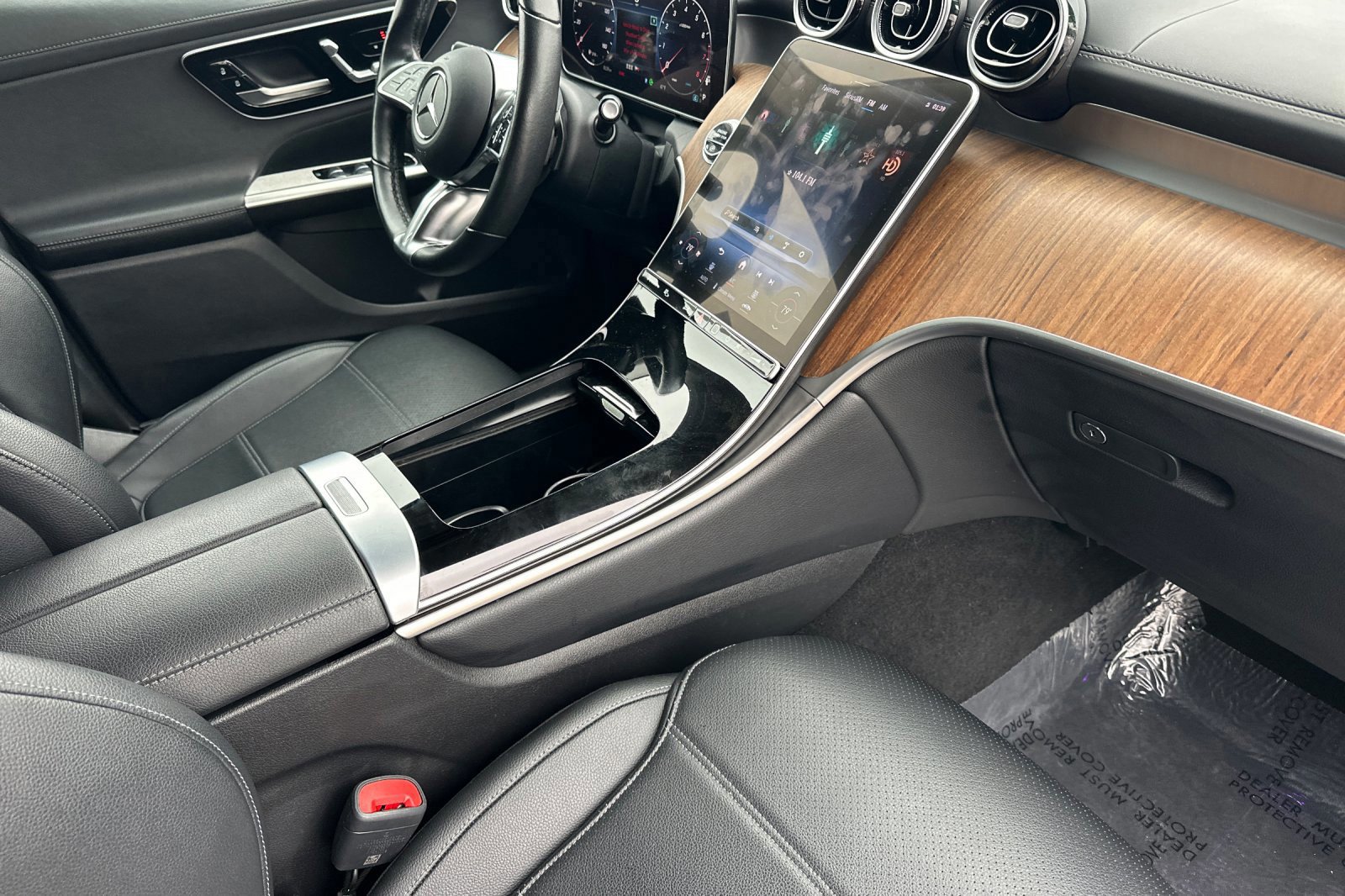 Used 2024 Mercedes-Benz GLC 300 w/ Winter Package image 16