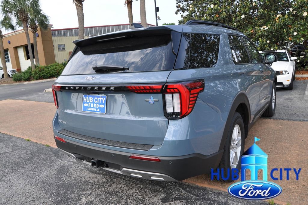 New 2026 Ford Explorer Active RWD image 5