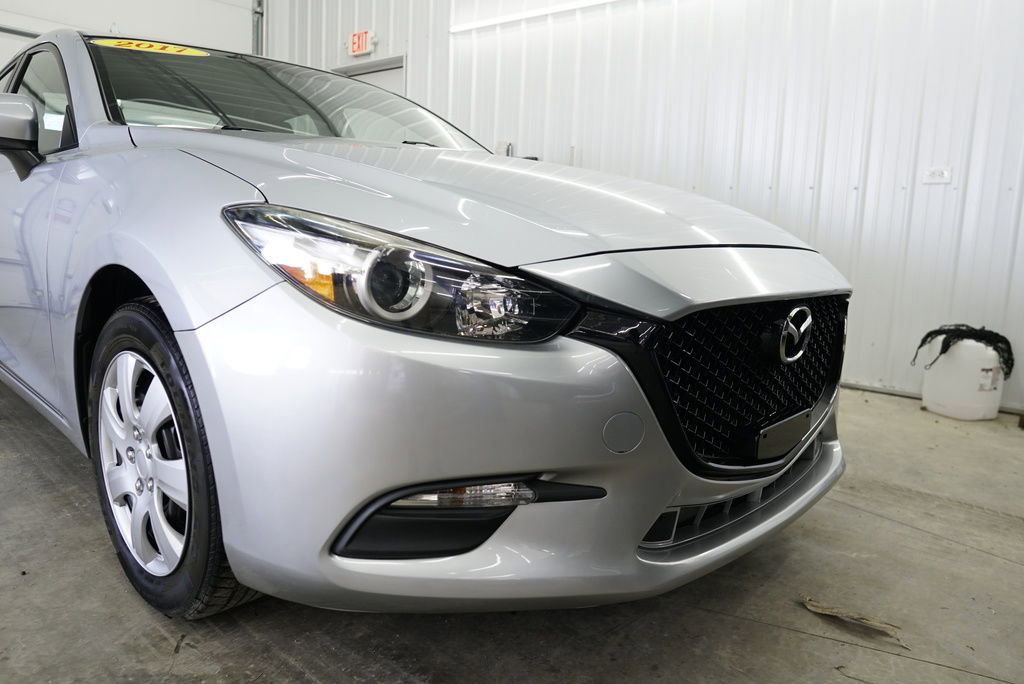 Used 2017 MAZDA MAZDA3 Sport FWD image 3