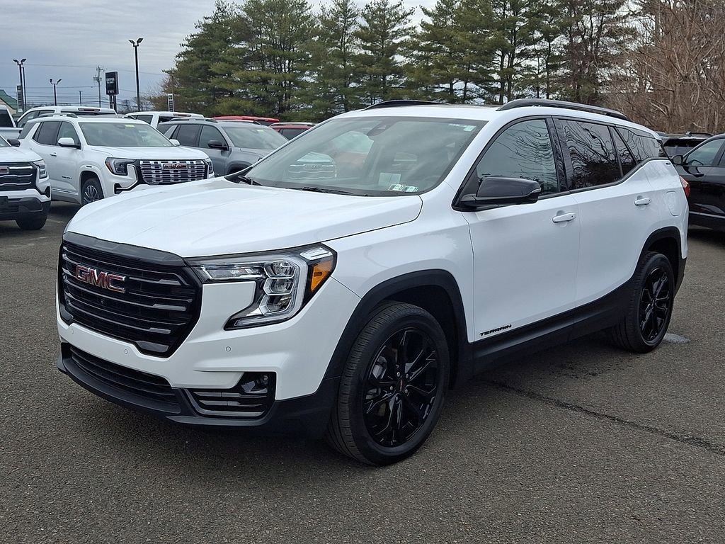 Certified 2022 GMC Terrain SLT w/ Infotainment Package II image 3