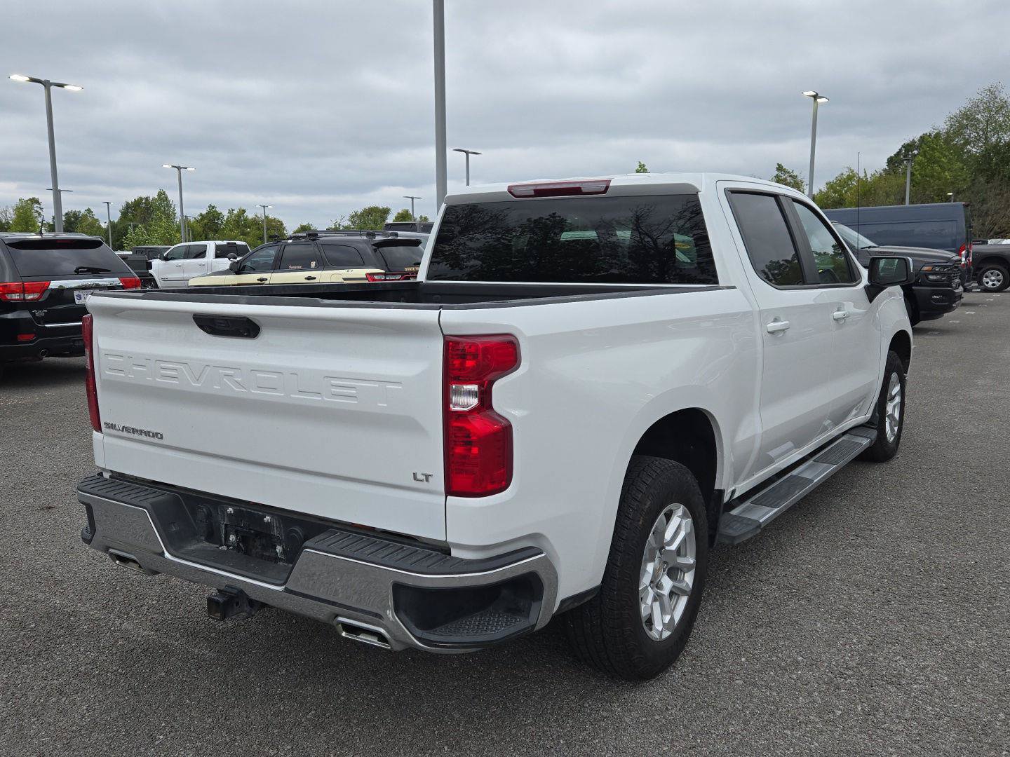 Used 2025 Chevrolet Silverado 1500 LT AWD/4WD image 7
