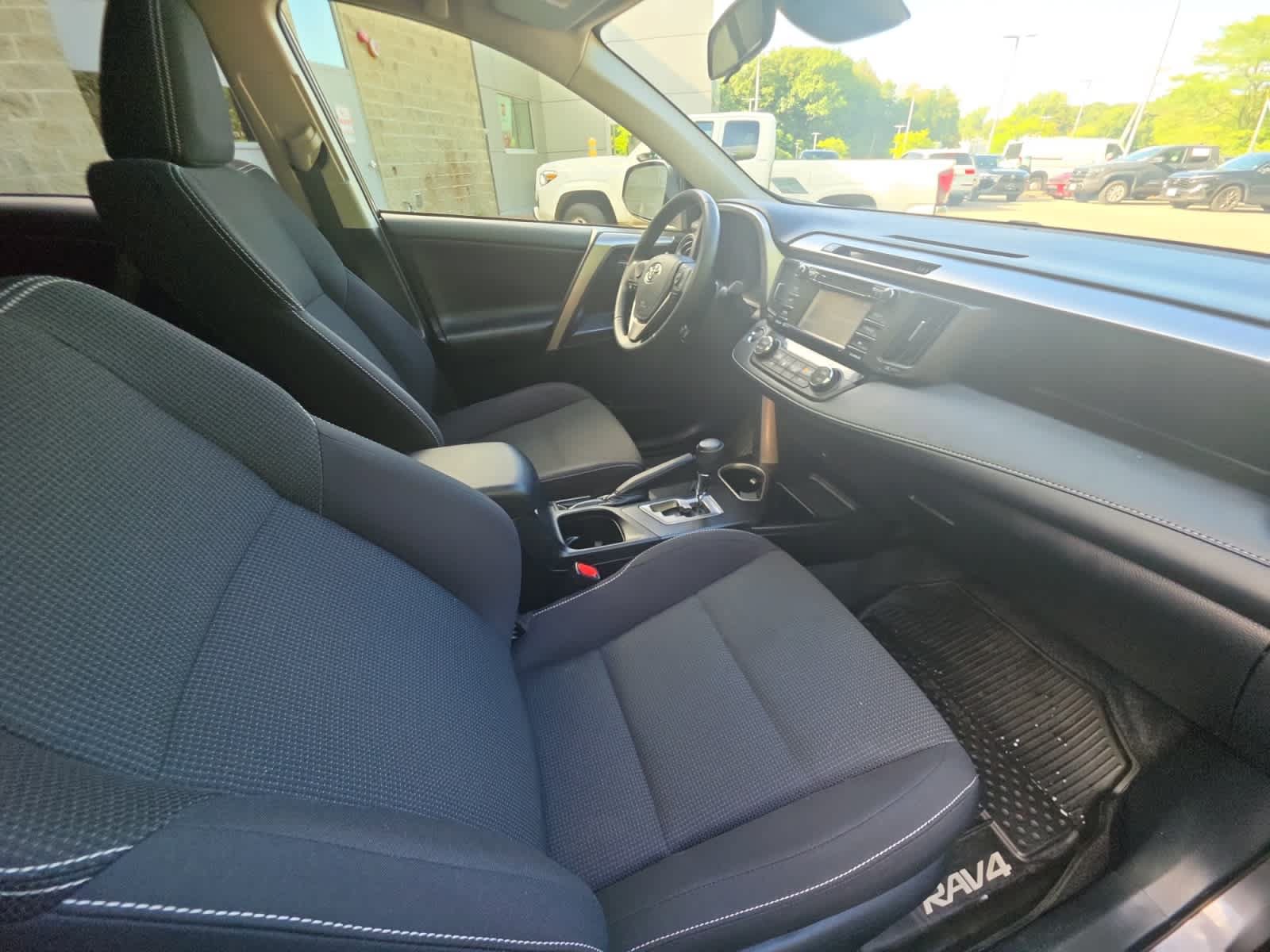 Used 2018 Toyota RAV4 XLE AWD/4WD image 21