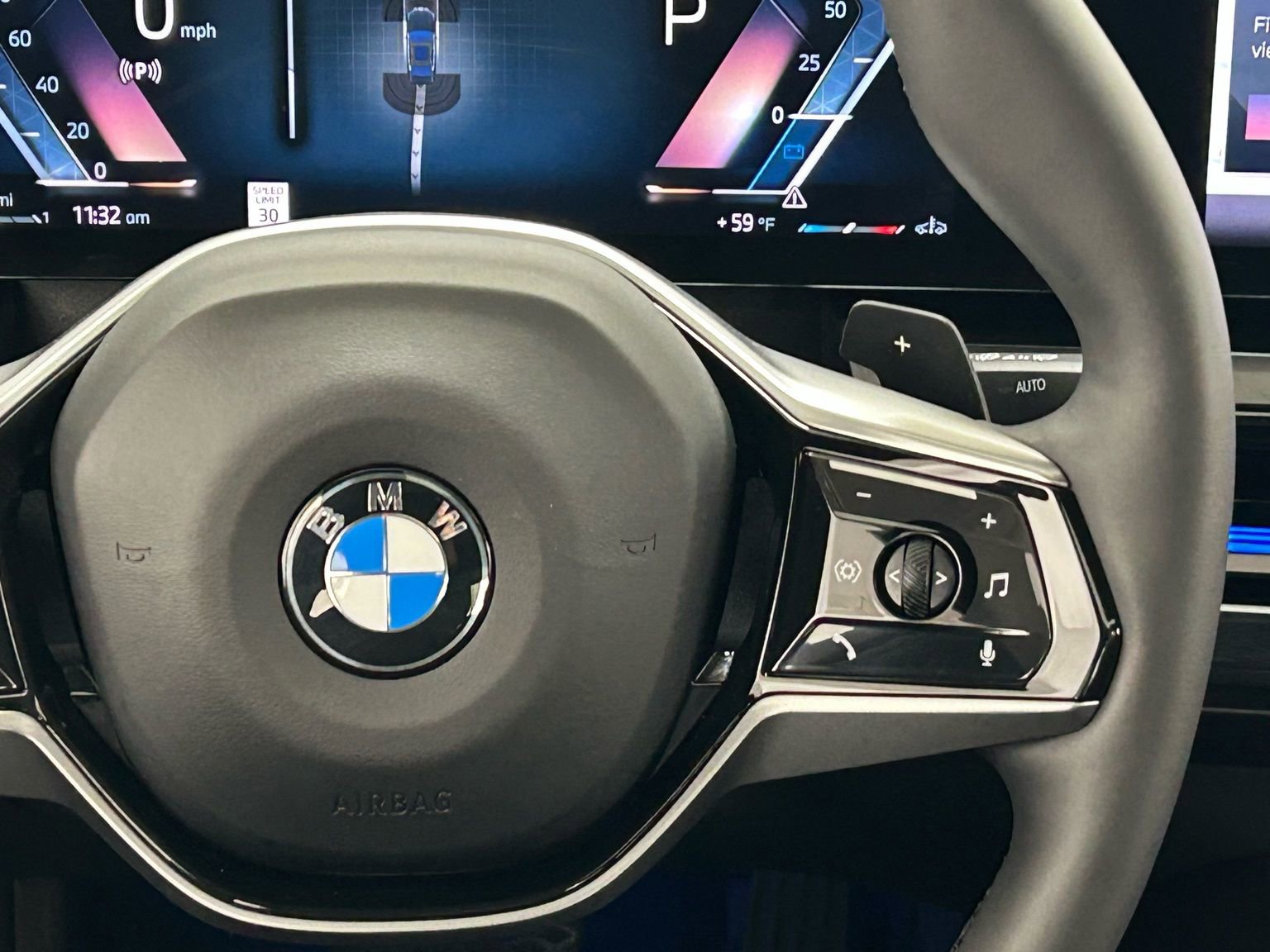 Used 2025 BMW 530i xDrive w/ Premium Package image 13